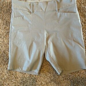 PGA Tour Women's Light Grey Golf Shorts